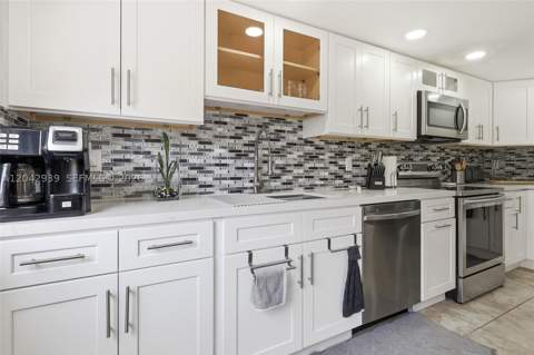 15652 SW 91st Ln, Miami FL - photo 14 of 43