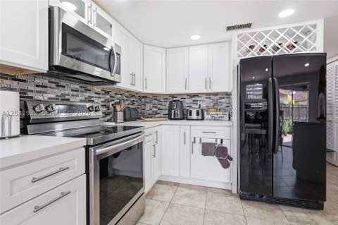 15652 SW 91st Ln, Miami FL - photo 15 of 43