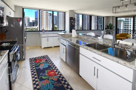 540 Brickell Key Dr 1513, Miami FL - photo 15 of 44
