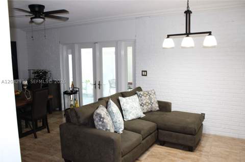 11512 NW 58th Ave, Hialeah FL - photo 16 of 63