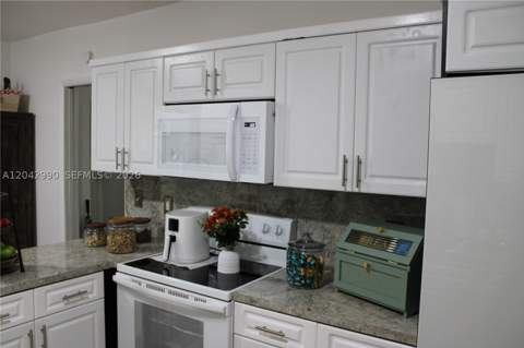 11512 NW 58th Ave, Hialeah FL - photo 21 of 63
