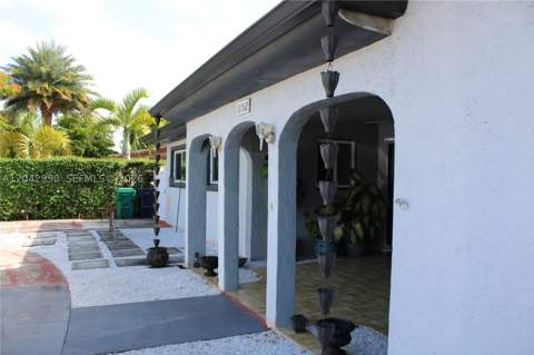 11512 NW 58th Ave, Hialeah FL - photo 9 of 63
