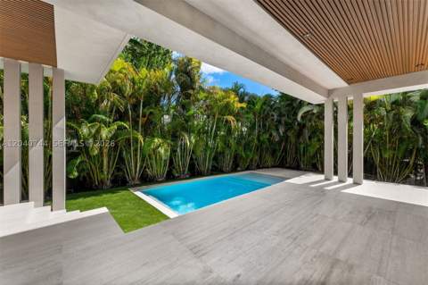 165 Hampton Ln, Key Biscayne FL - photo 11 of 50
