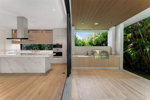 165 Hampton Ln, Key Biscayne FL - photo 18 of 50