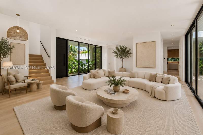 6 bedroom SingleFamilyResidence at 165 Hampton Ln, Tropical Isle Homes Sub 4, Key Biscayne — photo 4