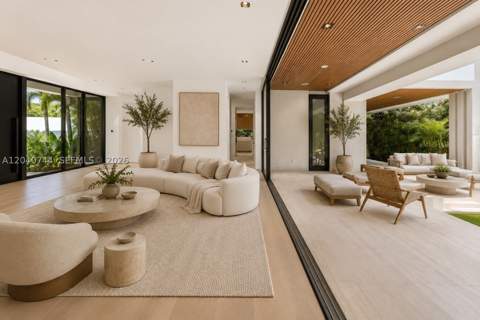 165 Hampton Ln, Key Biscayne FL - photo 8 of 50