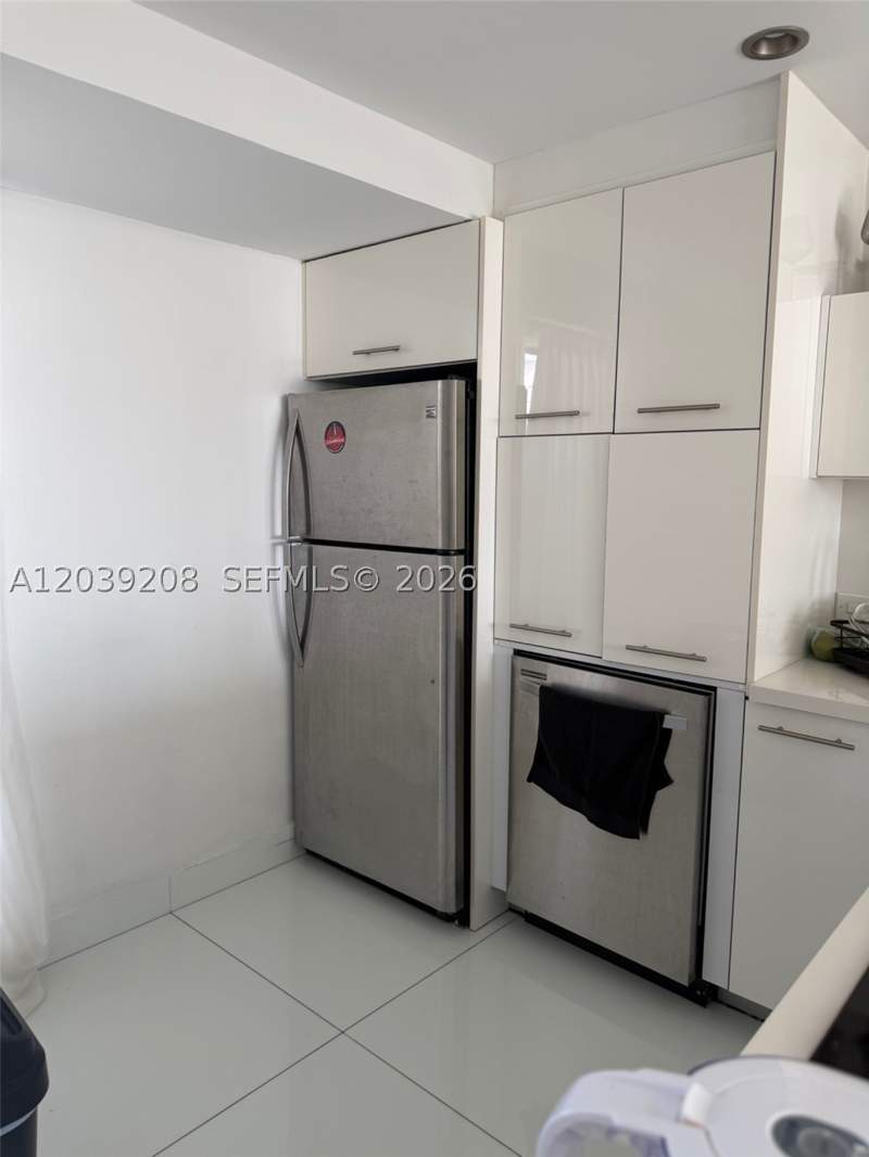 1 bedroom Condominium at 3475 N Country Club Dr 816, Ensenada Condo Bldg E-Ii, Aventura — photo 2
