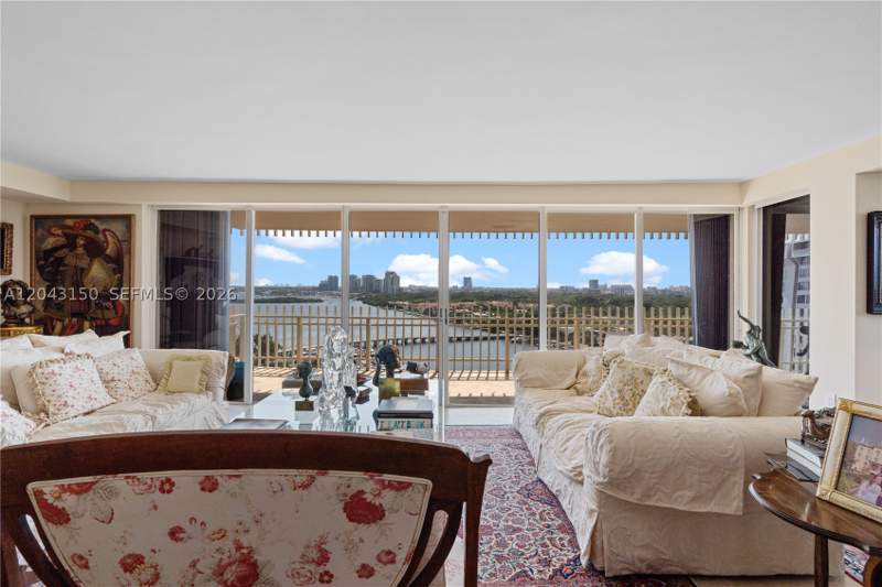 3 bedroom Condominium at 3 Grove Isle Dr C1610, Grove Isle Condo, Miami — photo 4