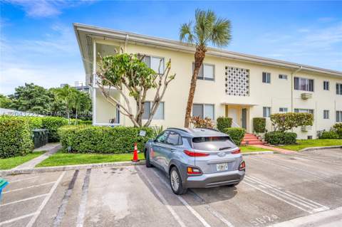 9281 W Bay Harbor Dr 15, Bay Harbor Islands FL - photo 7 of 27