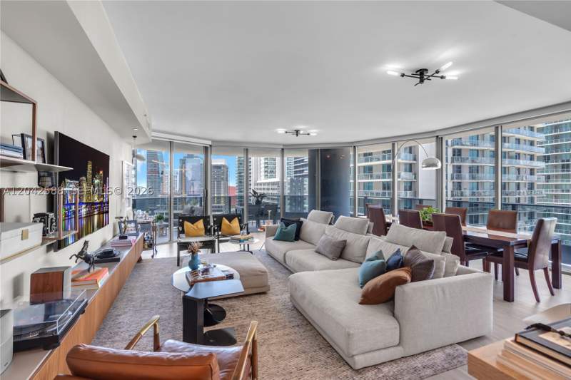 3 bedroom Condominium at 1000 Brickell Plz 2402, Brickell Flatiron Condo, Miami — photo 2