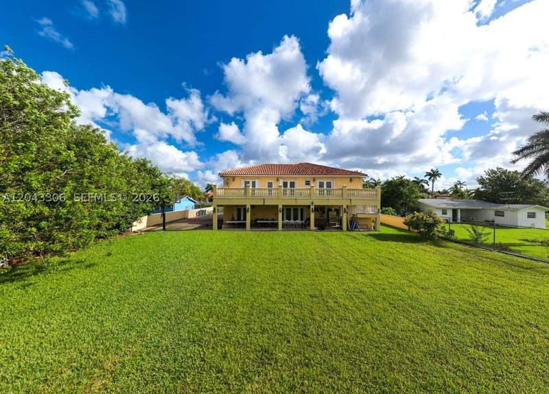 6 bedroom SingleFamilyResidence at 13370 SW 34th St, J G Heads Farms Sub, Miami — photo 2