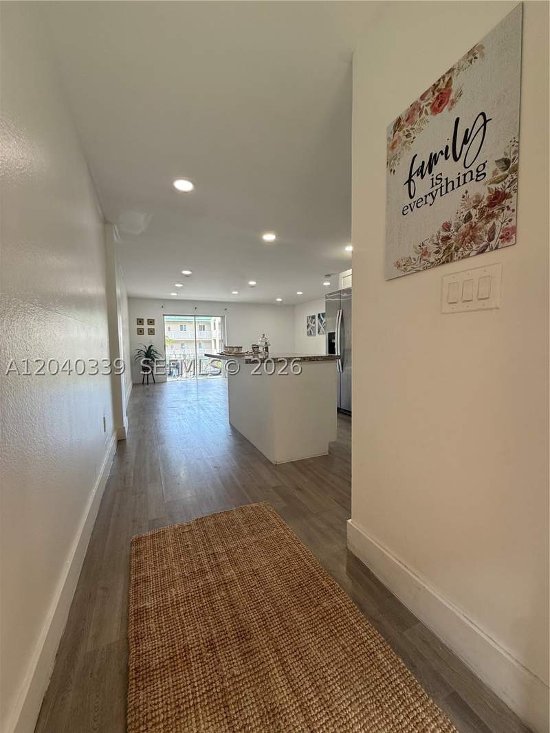 2 bedroom Condominium at 6780 W 2nd Ct 212, International Condo, Hialeah — photo 2