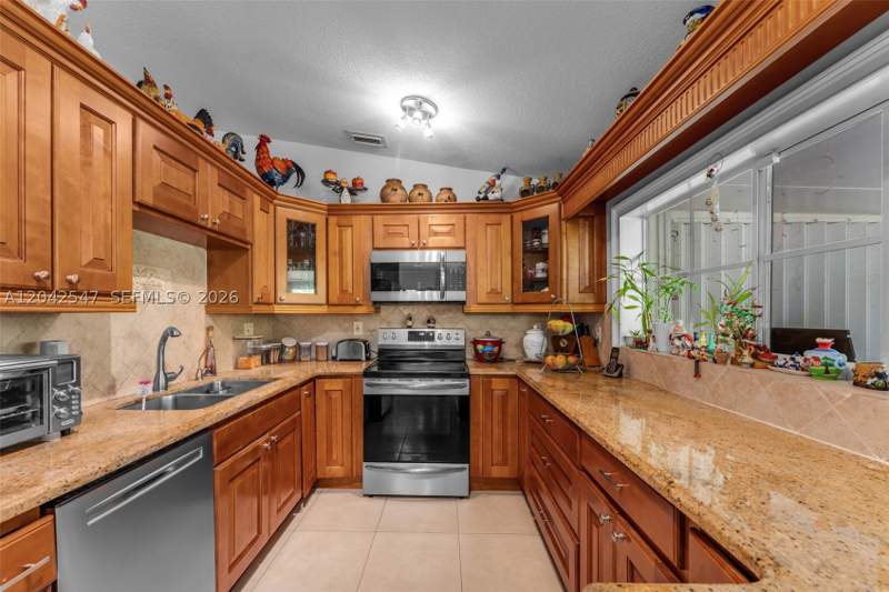 3 bedroom SingleFamilyResidence at 18250 SW 139th Ct, Eureka Creek Sub, Miami — photo 5