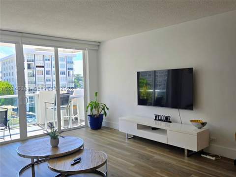 5601 Collins Ave 520, Miami Beach FL - photo 8 of 31