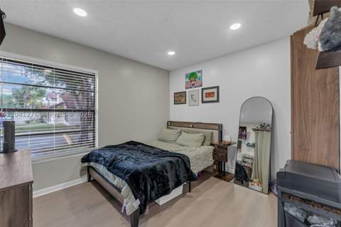 525 NW 100th Ct 525, Miami FL - photo 17 of 38