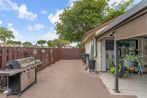 525 NW 100th Ct 525, Miami FL - photo 24 of 38