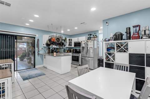 525 NW 100th Ct 525, Miami FL - photo 8 of 38