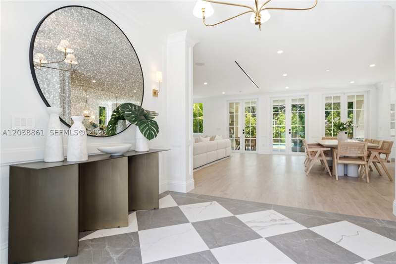 5 bedroom SingleFamilyResidence at 6751 SW 76th Ter, Mango Terrace, South Miami — photo 3
