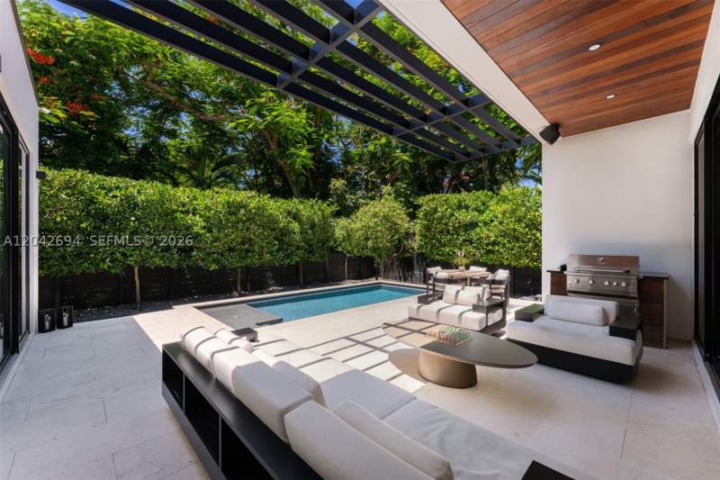 3 bedroom SingleFamilyResidence at 661 NE 120th St, GRIFFING BISCAYNE PARK ES, Biscayne Park — photo 2