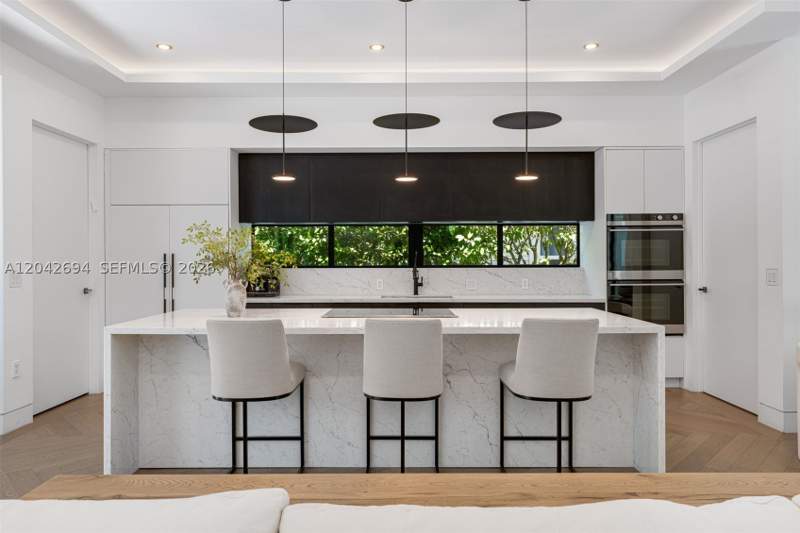 3 bedroom SingleFamilyResidence at 661 NE 120th St, GRIFFING BISCAYNE PARK ES, Biscayne Park — photo 4