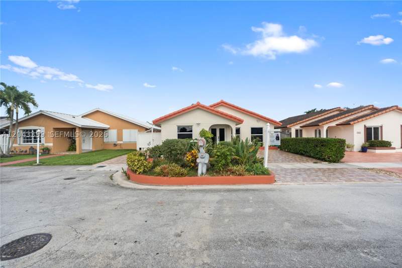 4 bedroom SingleFamilyResidence at 910 SW 140th Ave, West Farms Sub Sec I, Miami — photo 3