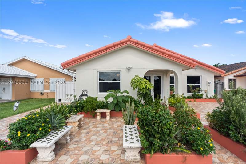 4 bedroom SingleFamilyResidence at 910 SW 140th Ave, West Farms Sub Sec I, Miami — photo 4