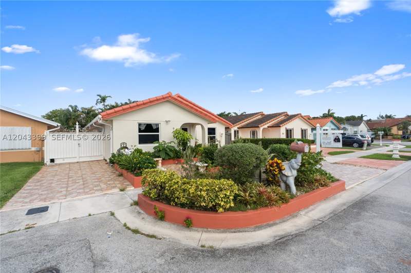 4 bedroom SingleFamilyResidence at 910 SW 140th Ave, West Farms Sub Sec I, Miami — photo 5