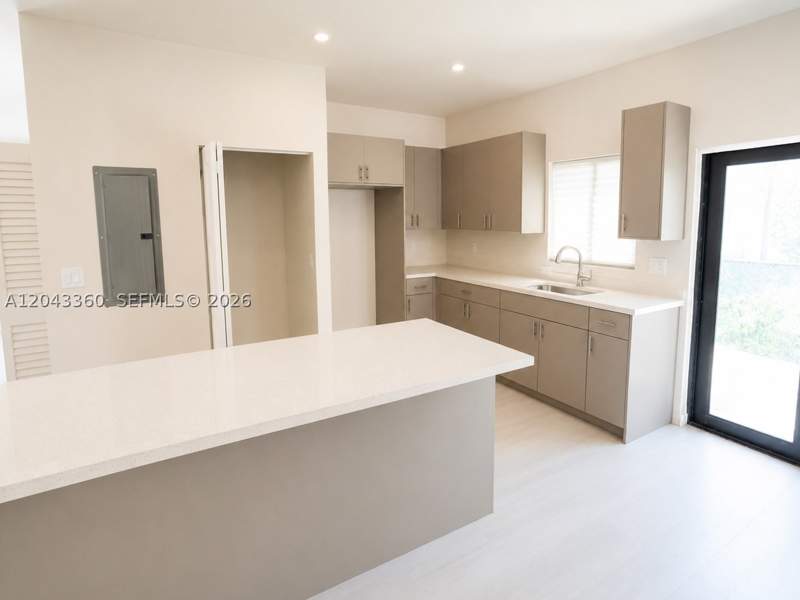 6 bedroom SingleFamilyResidence at 13720 NE 2nd Court, Rednal Pb 102-56, North Miami — photo 5
