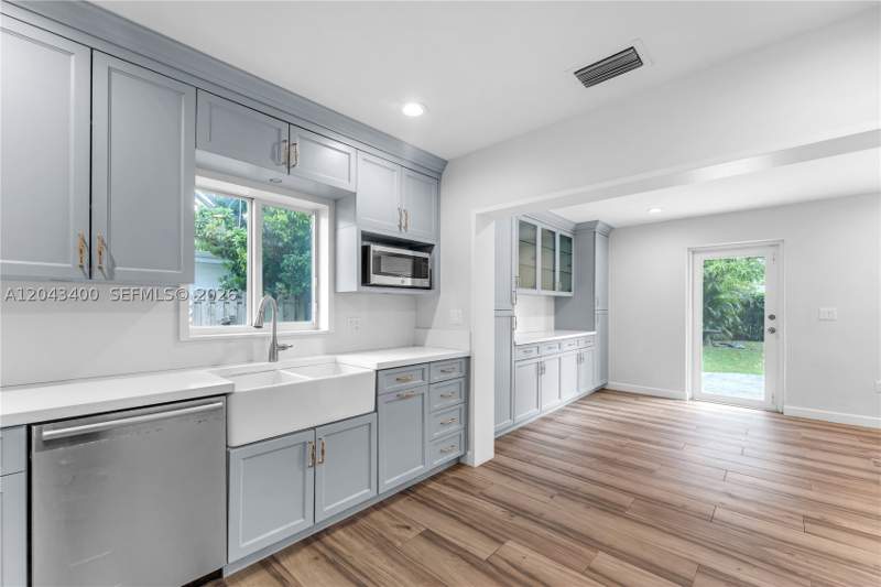 4 bedroom SingleFamilyResidence at 8255 SW 134th St, Capri Estates, Pinecrest — photo 5