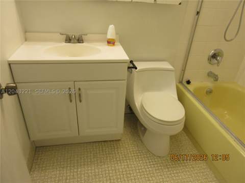 1230 NE 139th St 309, North Miami FL - photo 8 of 12