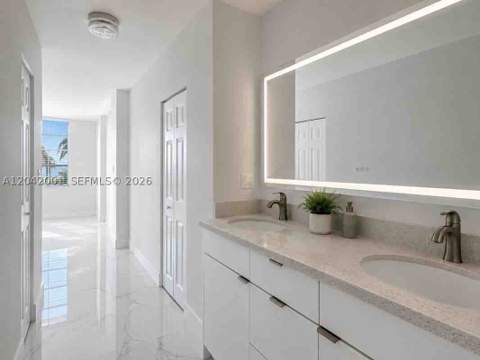 500 Bayview Dr 232, Sunny Isles Beach FL - photo 11 of 27