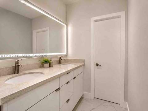 500 Bayview Dr 232, Sunny Isles Beach FL - photo 12 of 27
