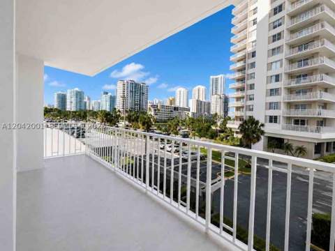 500 Bayview Dr 232, Sunny Isles Beach FL - photo 15 of 27
