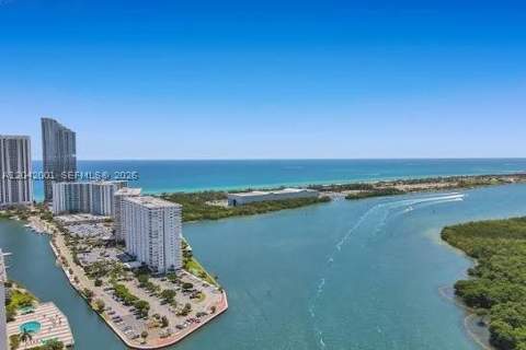 500 Bayview Dr 232, Sunny Isles Beach FL - photo 17 of 27