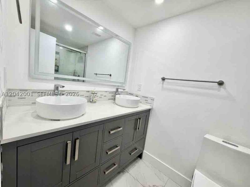 2 bedroom Condominium at 500 Bayview Dr 232, Arlen House West Condo, Sunny Isles Beach — photo 5