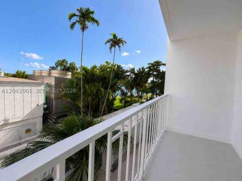 500 Bayview Dr 232, Sunny Isles Beach FL - photo 9 of 27