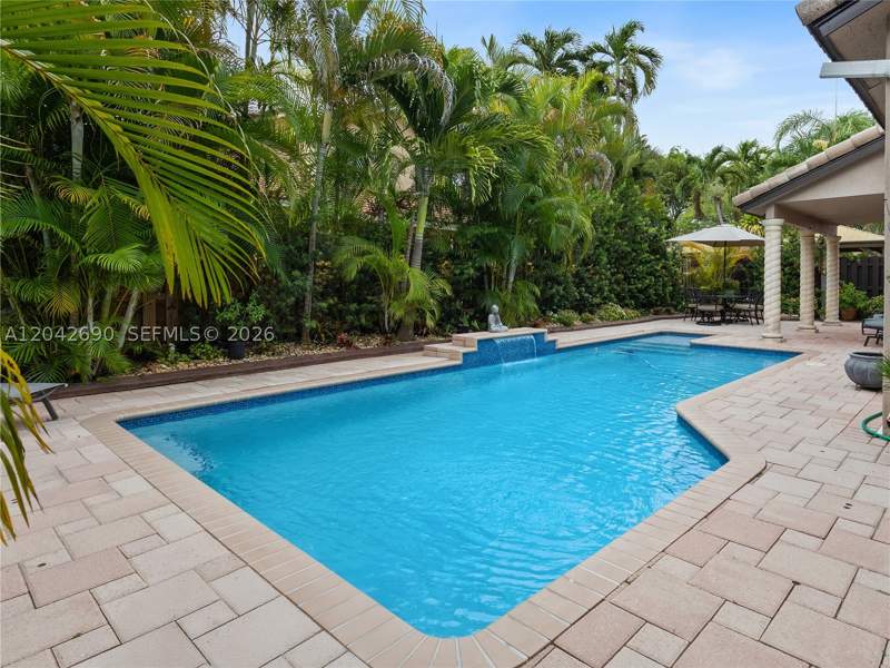 4 bedroom SingleFamilyResidence at 15480 SW 148th St, Oak Creek, Miami — photo 4