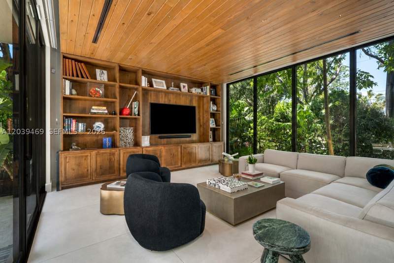 5 bedroom SingleFamilyResidence at 7851 SW 48th Pl, Granada Park A, Miami — photo 5