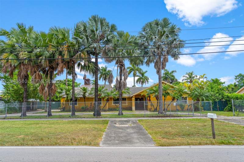 4 bedroom SingleFamilyResidence at 15979 SW 288th St, The Cedars Estates, Homestead — photo 2