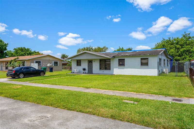 3 bedroom SingleFamilyResidence at 14125 SW 109th Pl, 10th Addn To Richmond Hei, Miami — photo 2