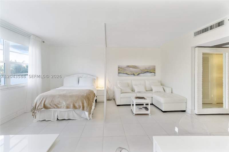 0 bedroom Condominium at 100 Lincoln Rd 306, The Decoplage Condo, Miami Beach — photo 2
