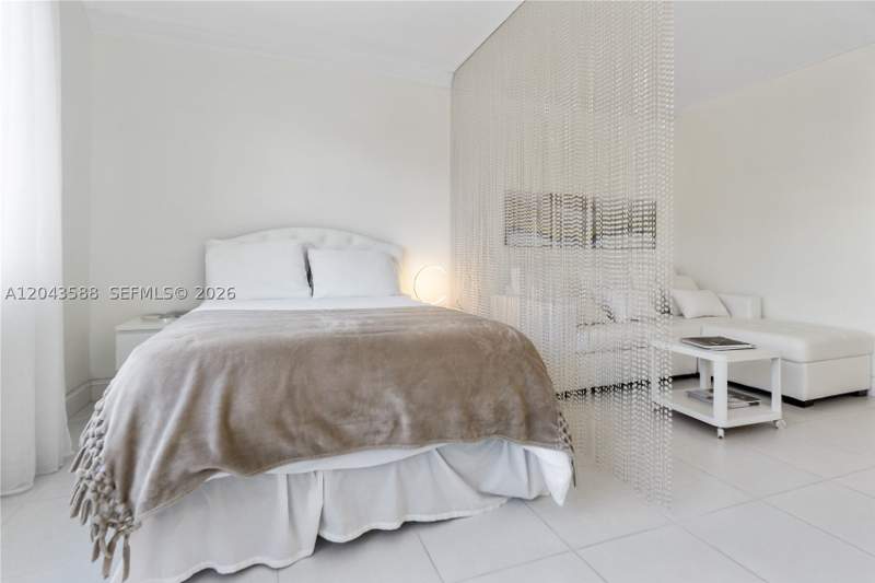 0 bedroom Condominium at 100 Lincoln Rd 306, The Decoplage Condo, Miami Beach — photo 4