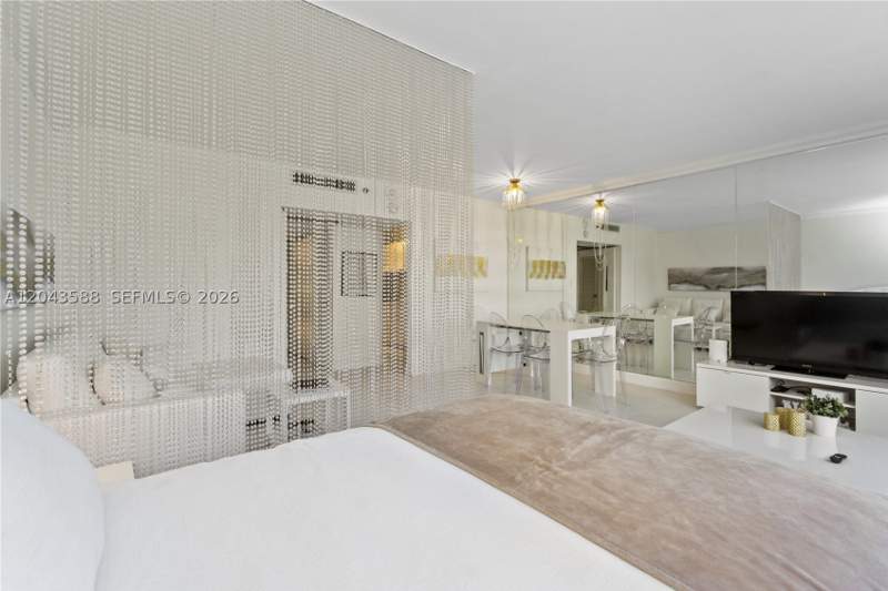 0 bedroom Condominium at 100 Lincoln Rd 306, The Decoplage Condo, Miami Beach — photo 5