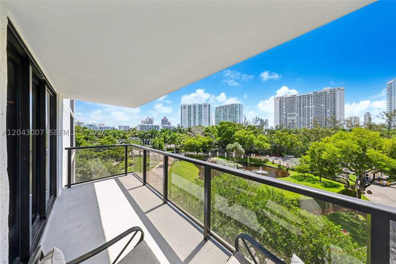 2 bedroom Condominium at 18181 NE 31st Ct 506, Tower At Biscayne Cove Co, Aventura — photo 2