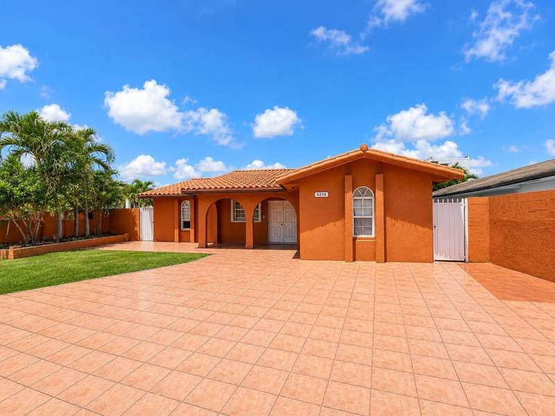 3 bedroom SingleFamilyResidence at 4210 W 10th Court, Mango Hill, Hialeah — photo 2