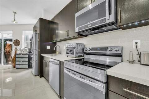 5570 NW 107th Ave 916, Doral FL - photo 16 of 55
