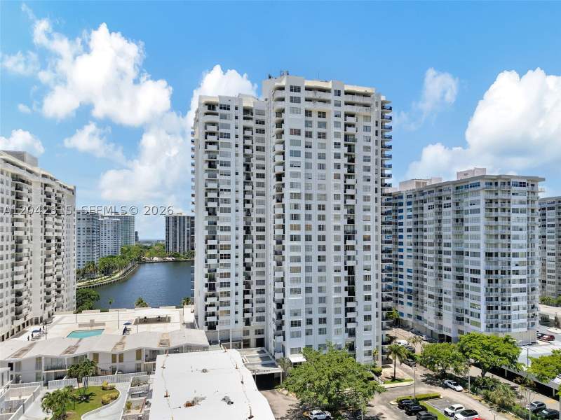 2 bedroom Condominium at 2750 NE 183rd St 2410, Commodore Plaza Condo, Aventura — photo 2