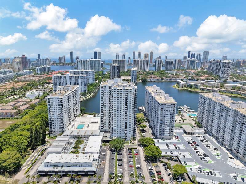 2 bedroom Condominium at 2750 NE 183rd St 2410, Commodore Plaza Condo, Aventura — photo 5