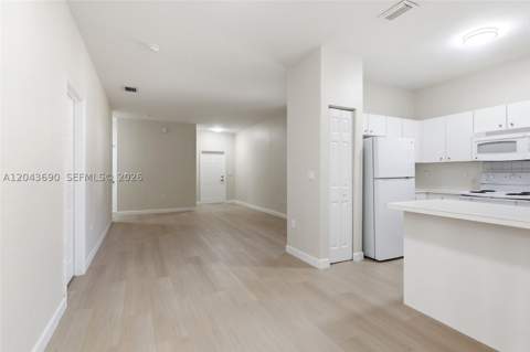 2728 NE 3rd Ct 201, Homestead FL - photo 10 of 19
