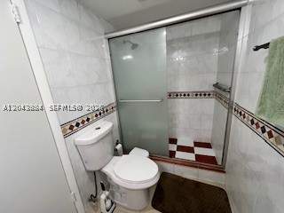1100 NE 191st St 24E, Miami FL - photo 9 of 11